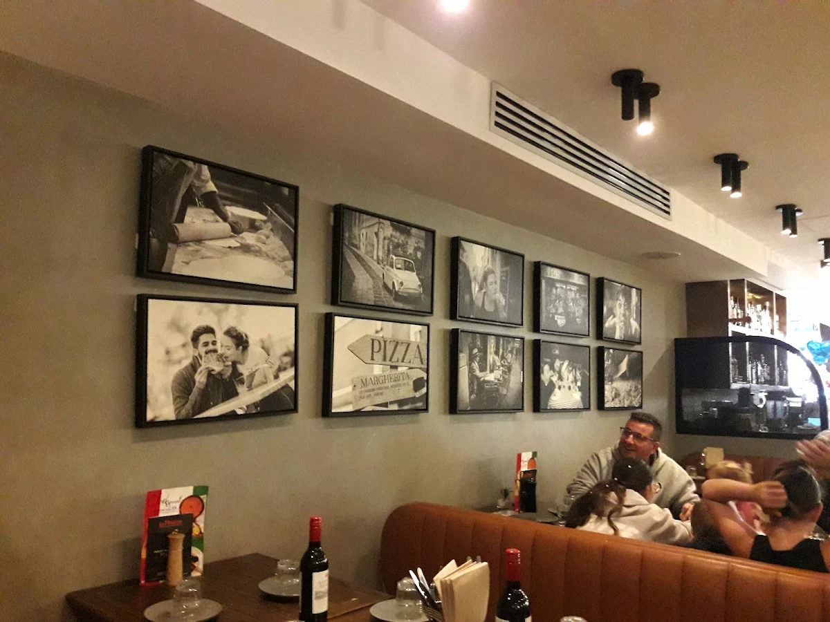 Vibe, La Piazza Wood-fired Pizzeria and Restaurant