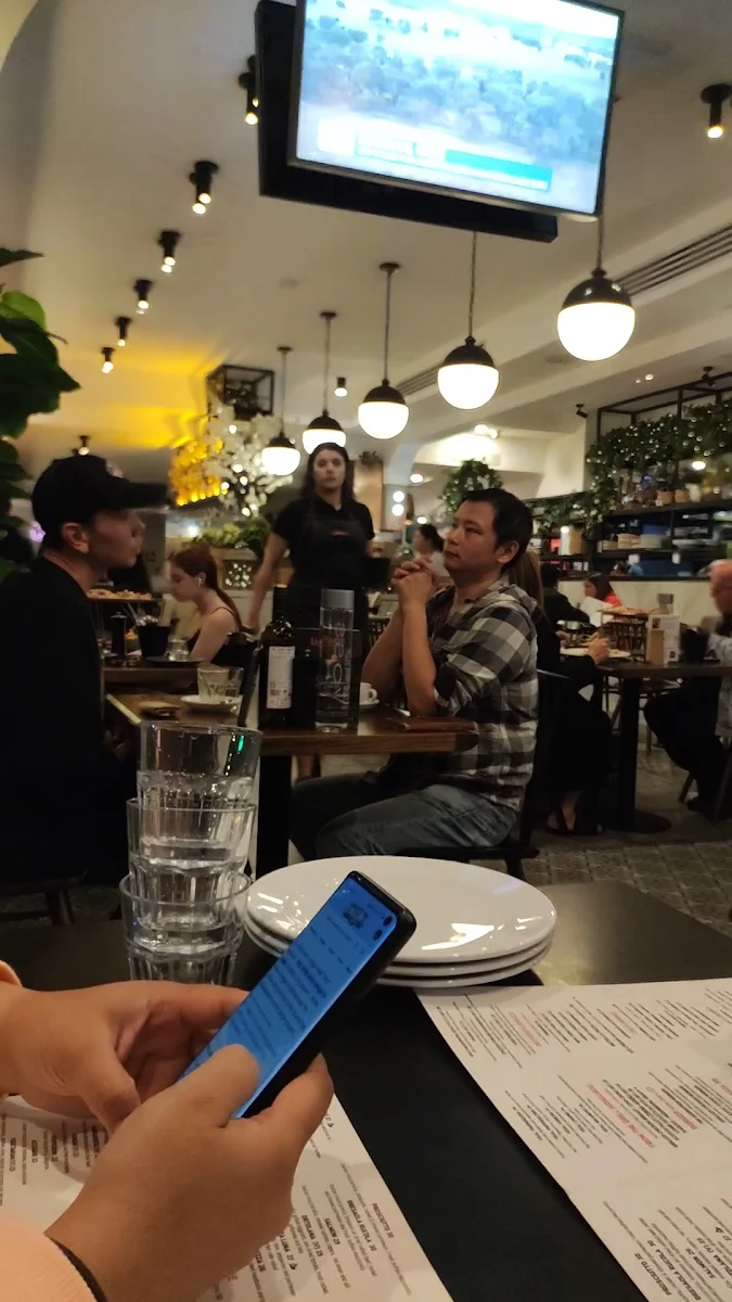 Vibe, La Piazza Wood-fired Pizzeria and Restaurant