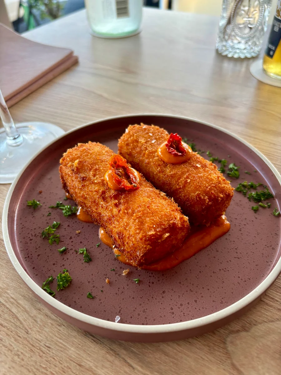 Food & drink, GiGi Bar Restaurant