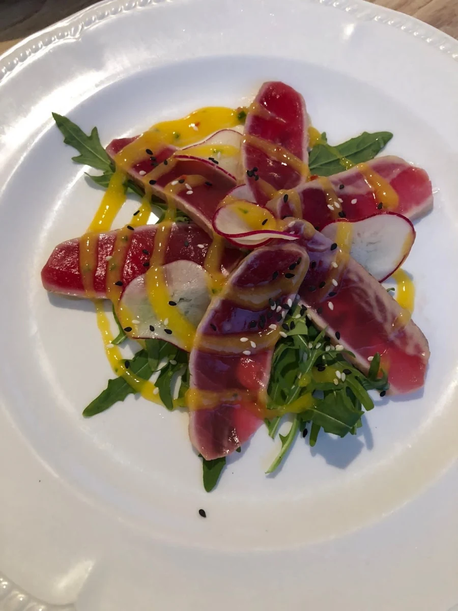 Food & drink, GiGi Bar Restaurant