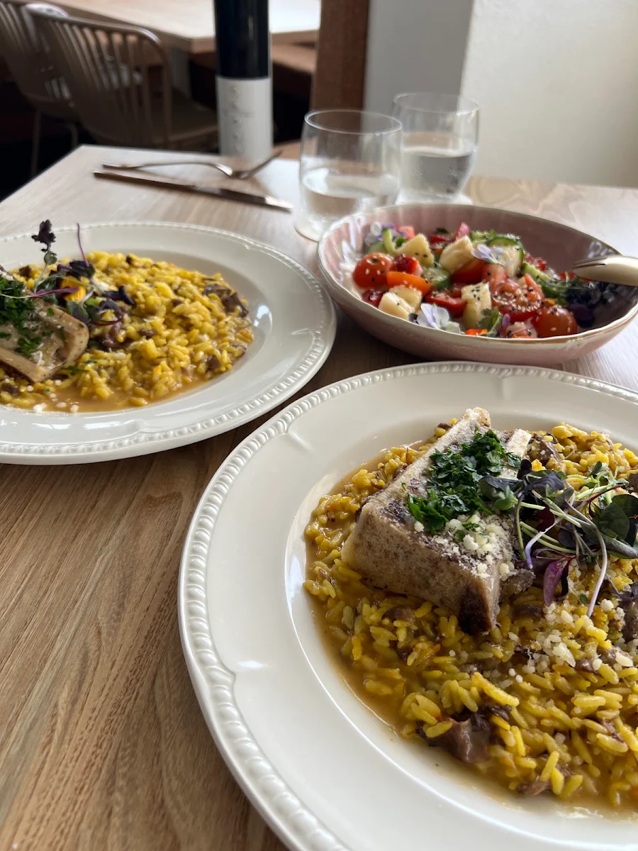 Food & drink, GiGi Bar Restaurant