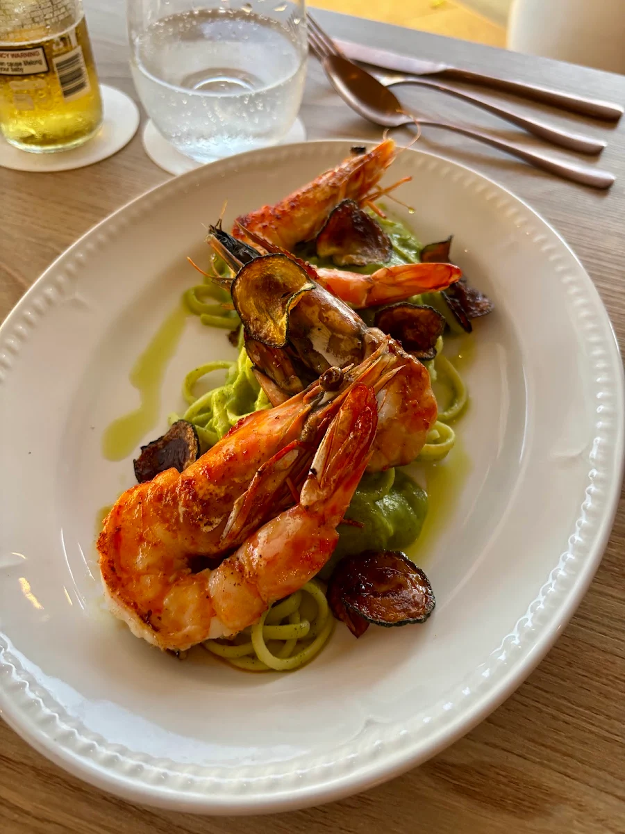 Food & drink, GiGi Bar Restaurant
