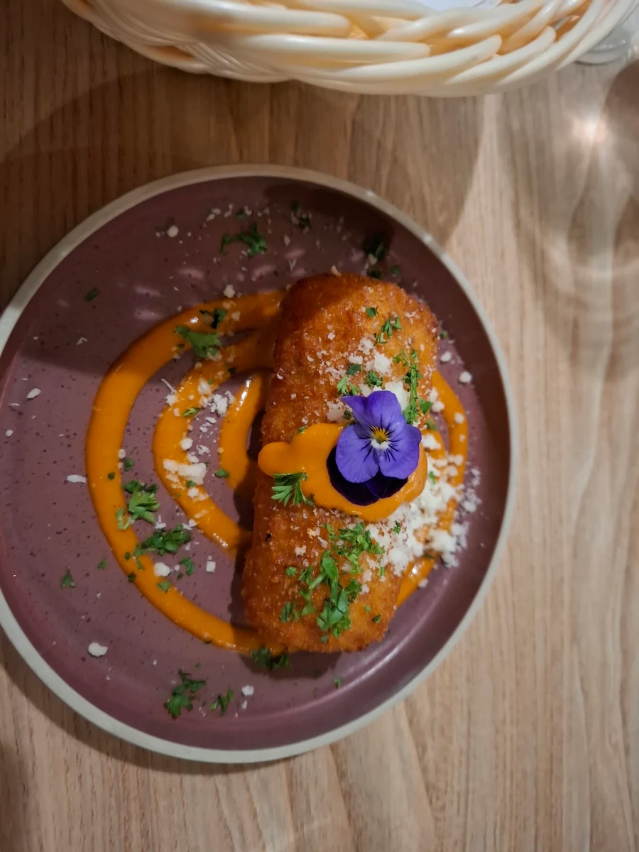 Food & drink, GiGi Bar Restaurant