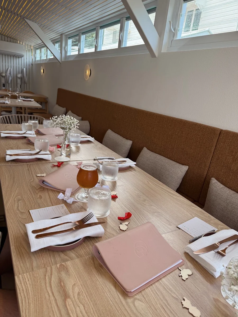 Vibe, GiGi Bar Restaurant