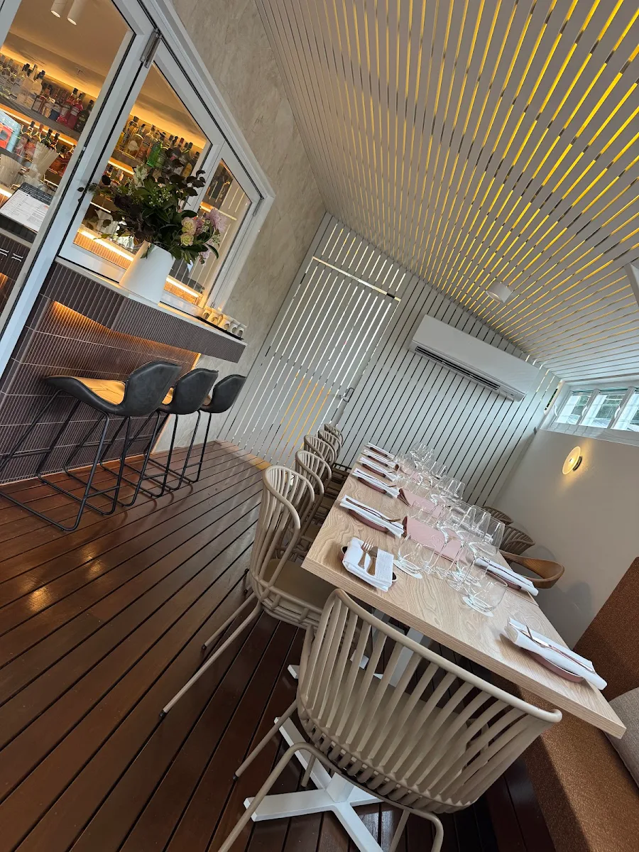 Vibe, GiGi Bar Restaurant