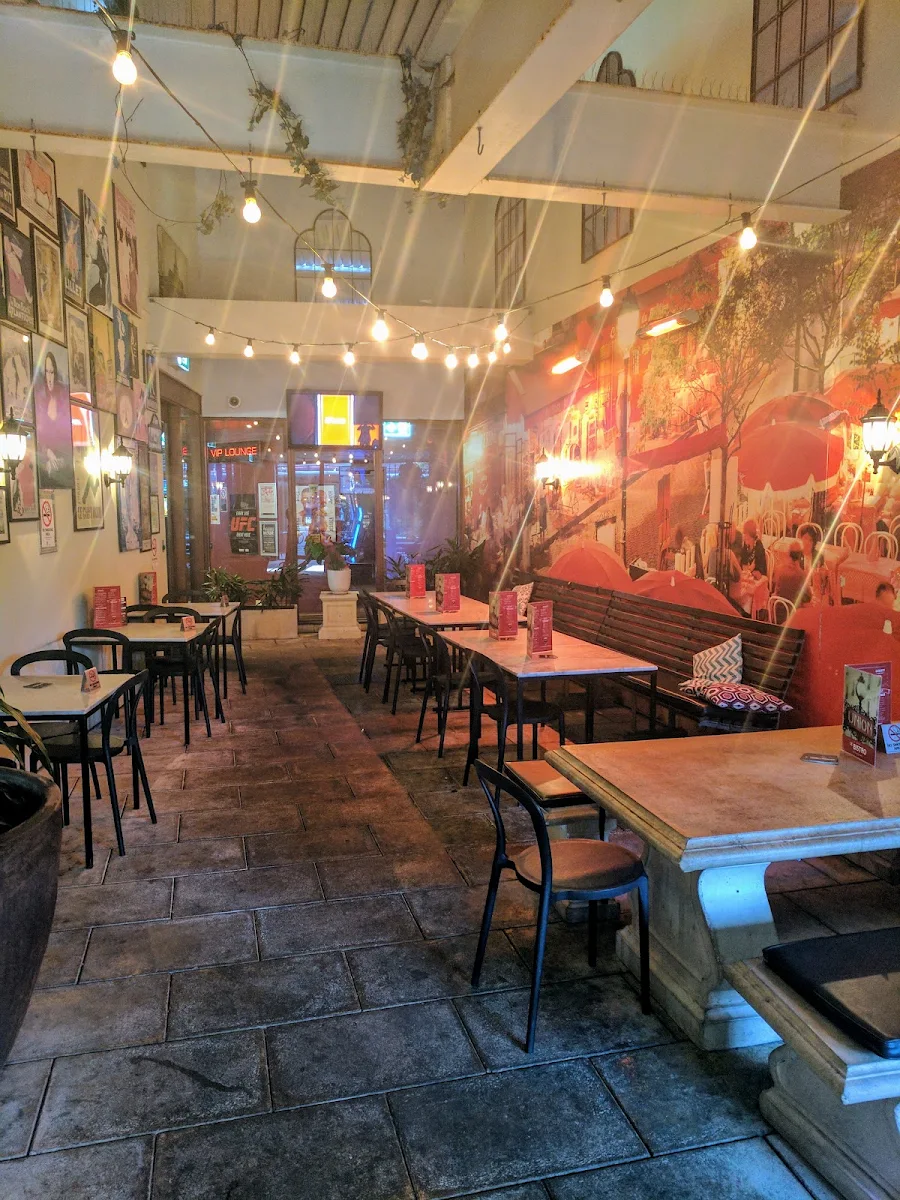 Vibe, Le Bistro