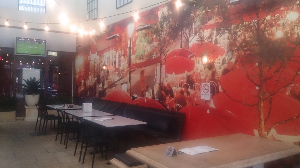 Vibe, Le Bistro