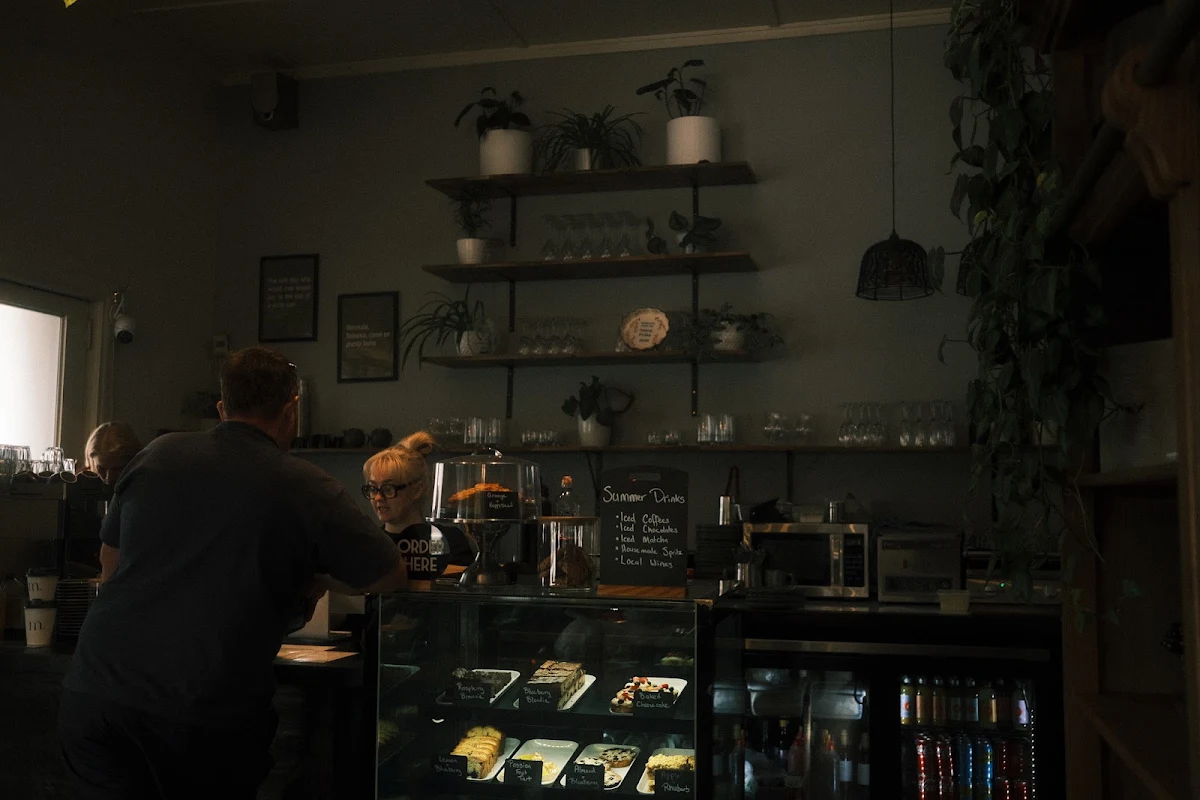 Vibe, Mondegreen Cafe