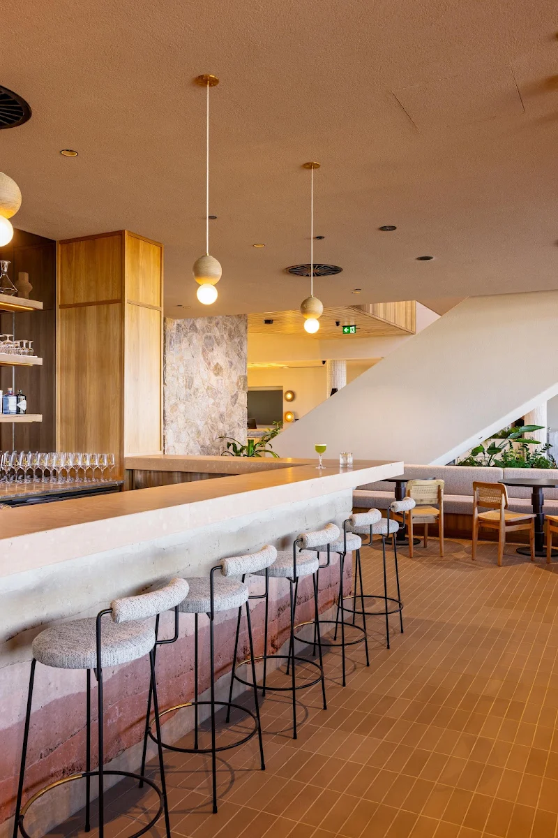 Vibe, Kutjera Restaurant & Bar