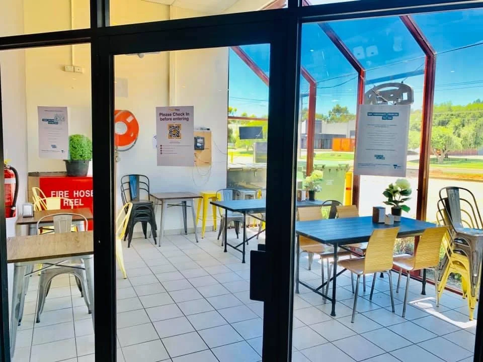 Vibe, RUSHDALE'S CAFE