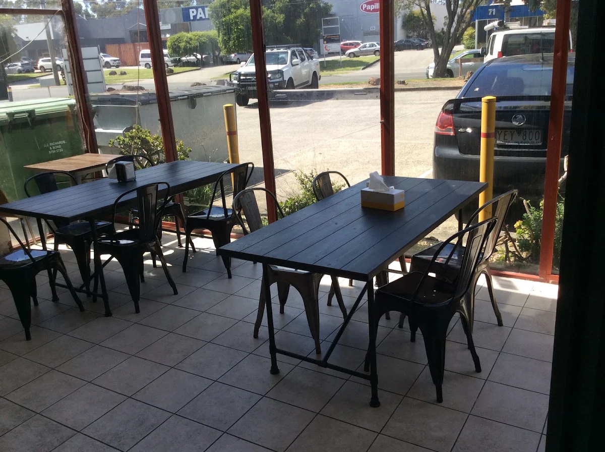 Vibe, RUSHDALE'S CAFE