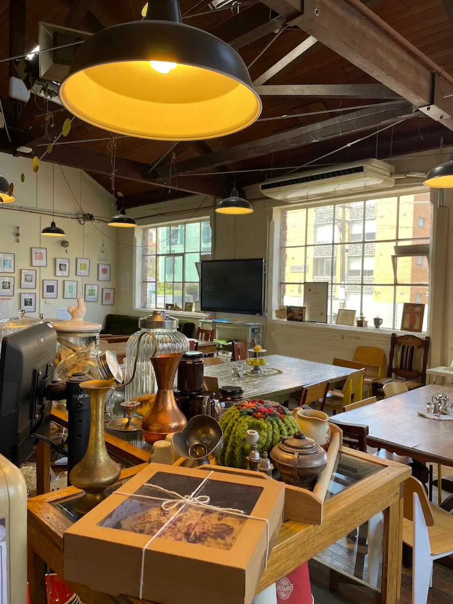 Vibe, Tradeblock Cafe