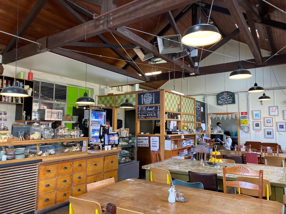Vibe, Tradeblock Cafe