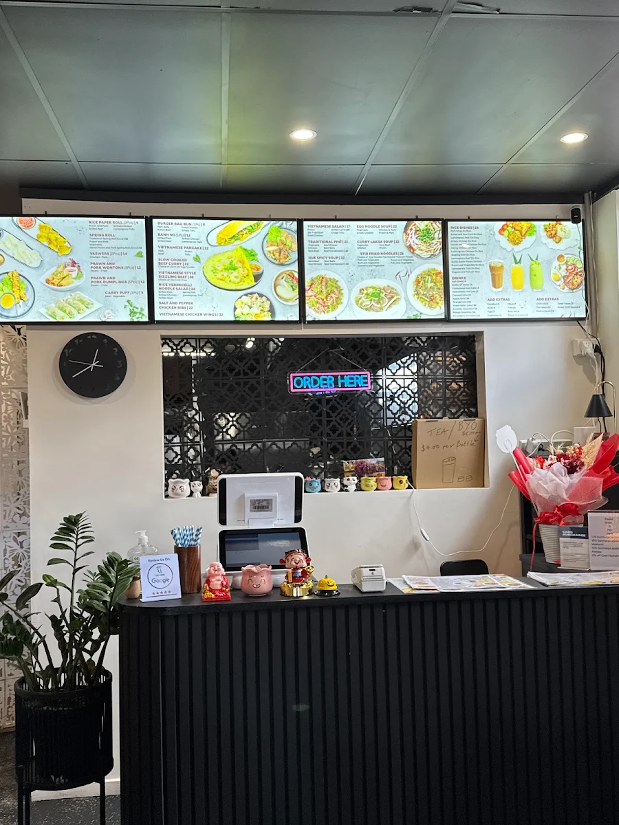 Menu, Trams Place