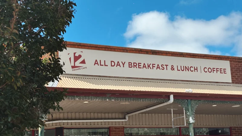 12 Square Cafe