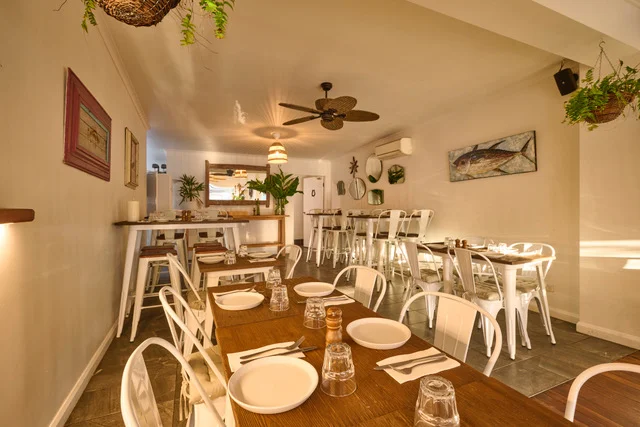 Elroys - Cafe, Bar & Restaurant