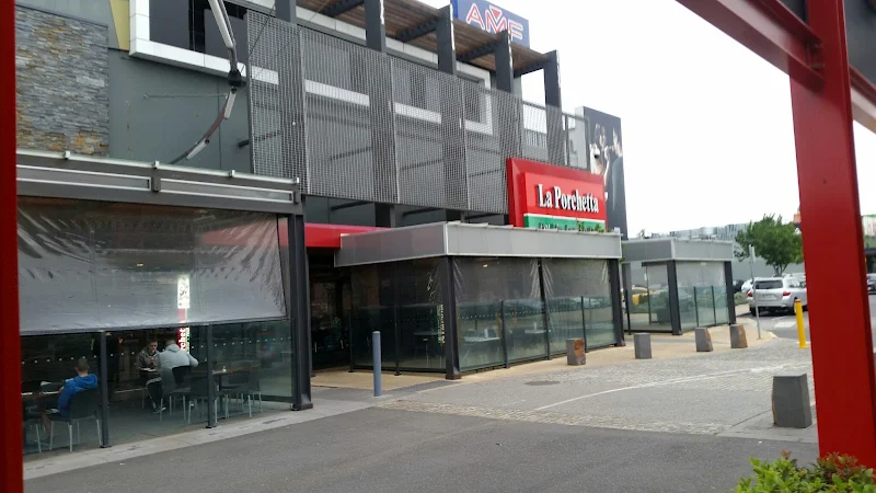 The Sporting Globe Bar & Grill Watergardens