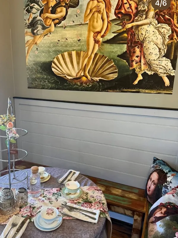 Solluna Library Cafe