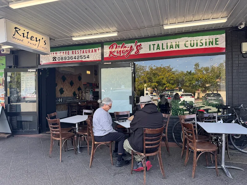 Italian Riley's Cafe Restaurant changed to TAVOLA MOUNT PLEASANT