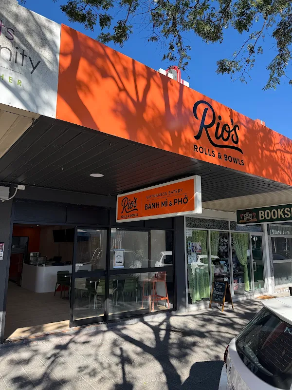 Rio's Rolls and Bowls