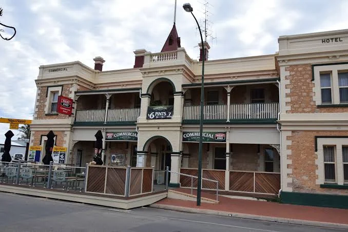 Commercial Hotel - Cowell
