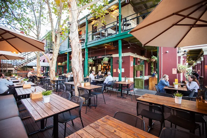 Queens Tavern