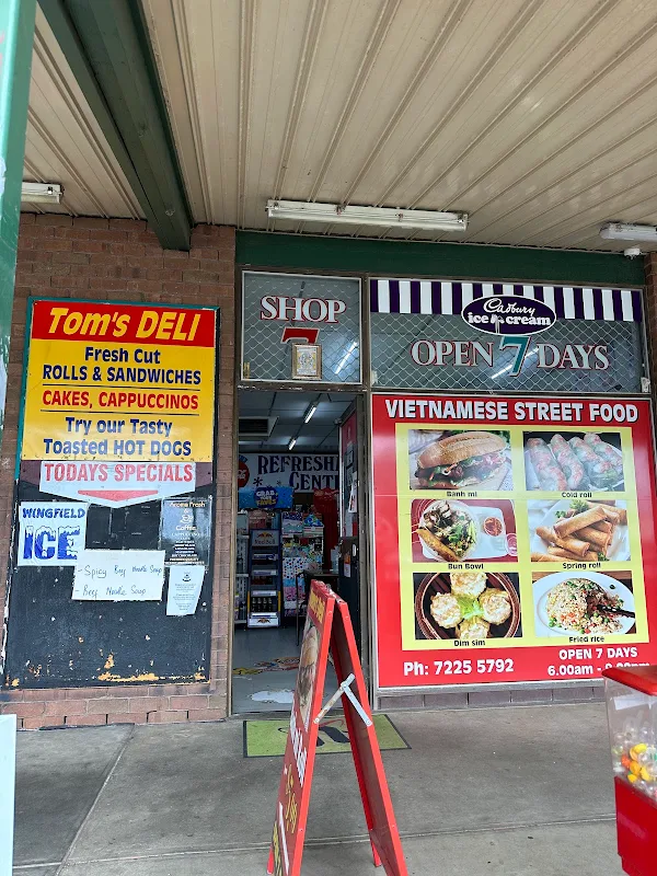 Para Vista Tom's Deli