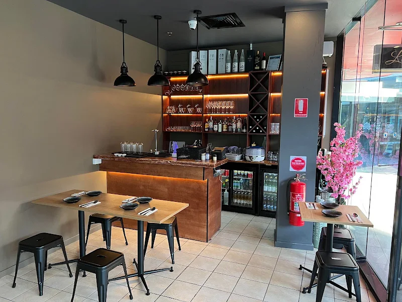 Leo's Kitchen & Bar