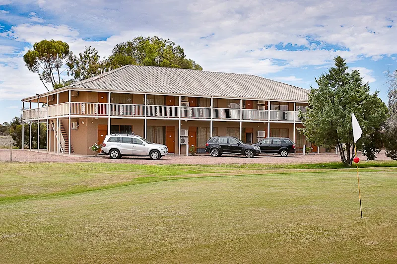Standpipe Golf Motor Inn