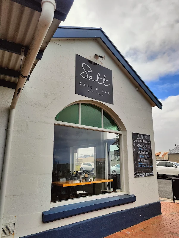 Salt Cafe & Bar