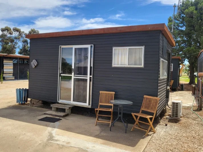 Kangaroo Lake C&C Cabin & Caravan Park Motel