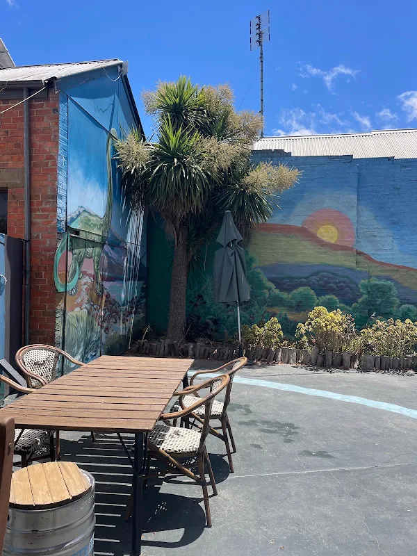 Dancing Kelpie Splendid Bistro