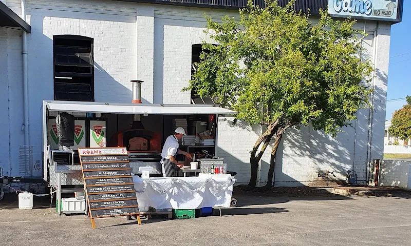 Roama Mobile Wood Fired Pizzeria