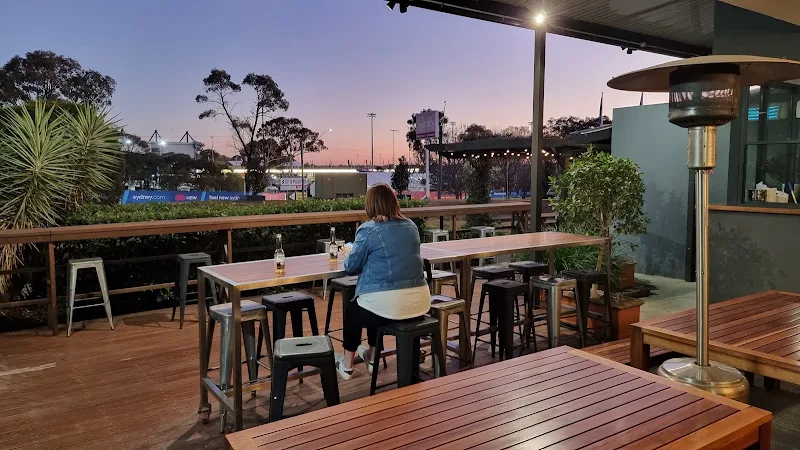 Oak Bar & Grill