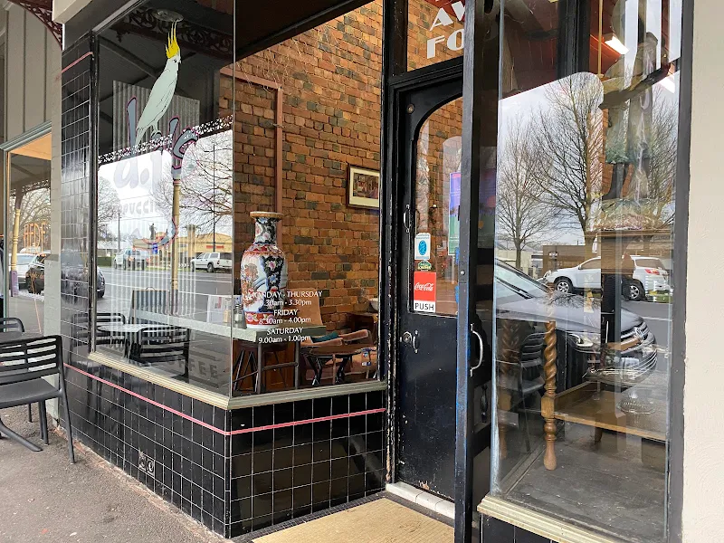 D J's Cafe
