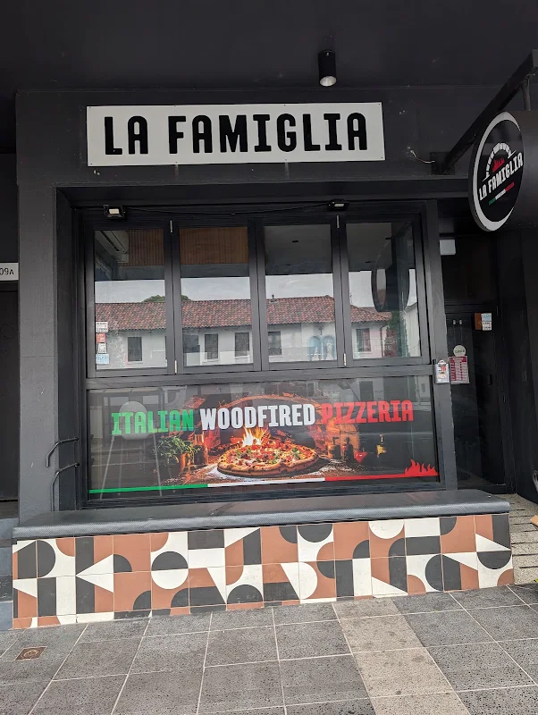 La Famiglia Italian Woodfired Pizzeria