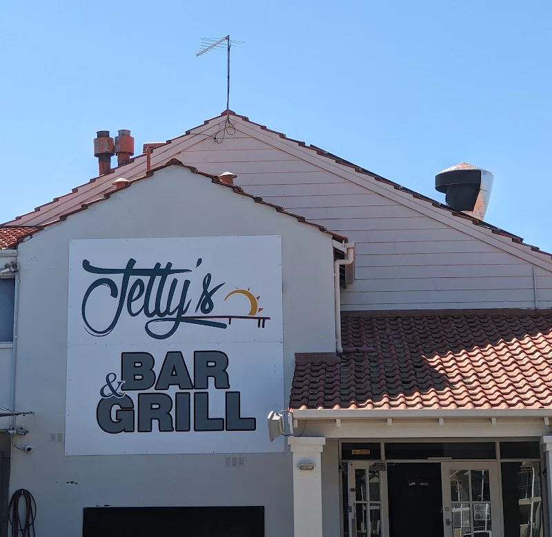Jetty's Bar And Grill