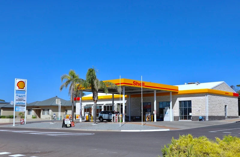 Shell Roadhouse & Streaky Bay Tourist Centre