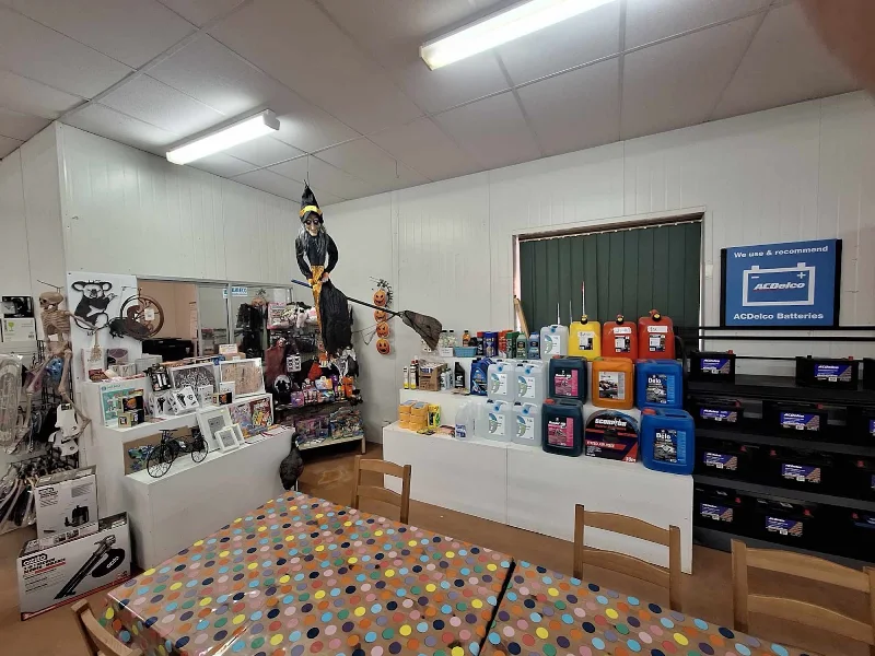 Lake King Agencies & Roadhouse