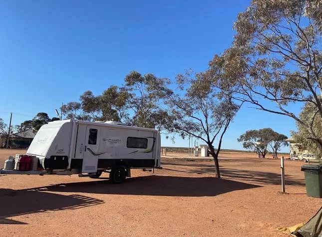 Kingoonya Caravan Park, Cafe & Fuel