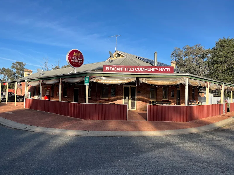 Pleasant Hills Hotel - Community