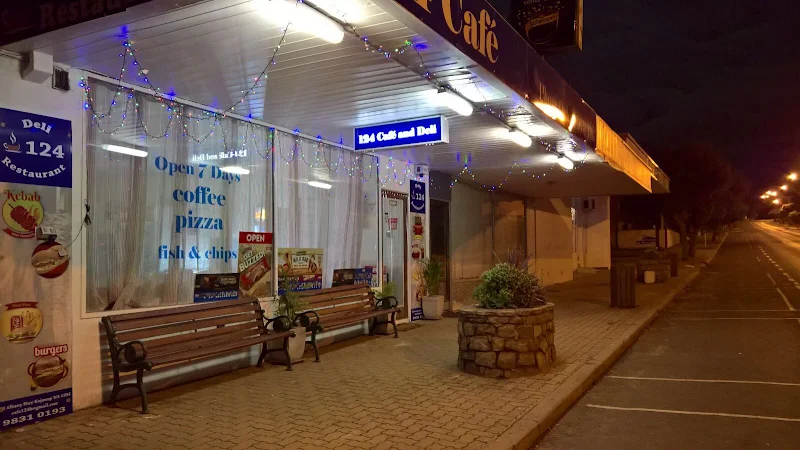 124 Deli, Restaurant & Bakery