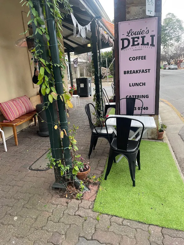 Louie's Deli