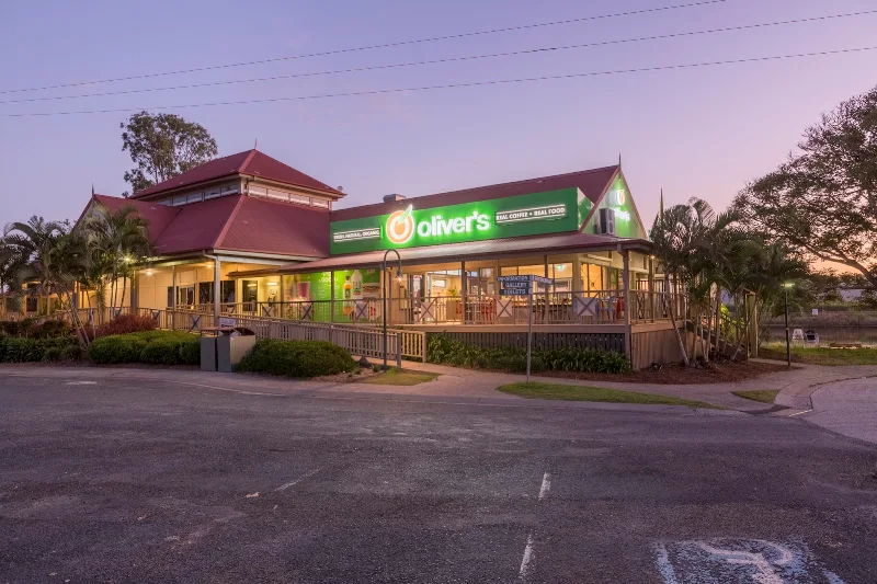 Oliver's - Maclean