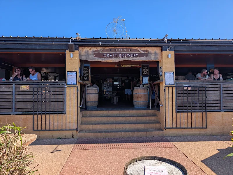 Froth Craft Brewery Exmouth / Restaurant / Entertainment Venue