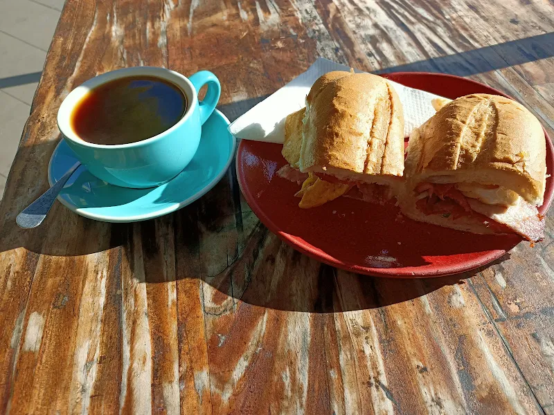 Leaf & Berry Cafe