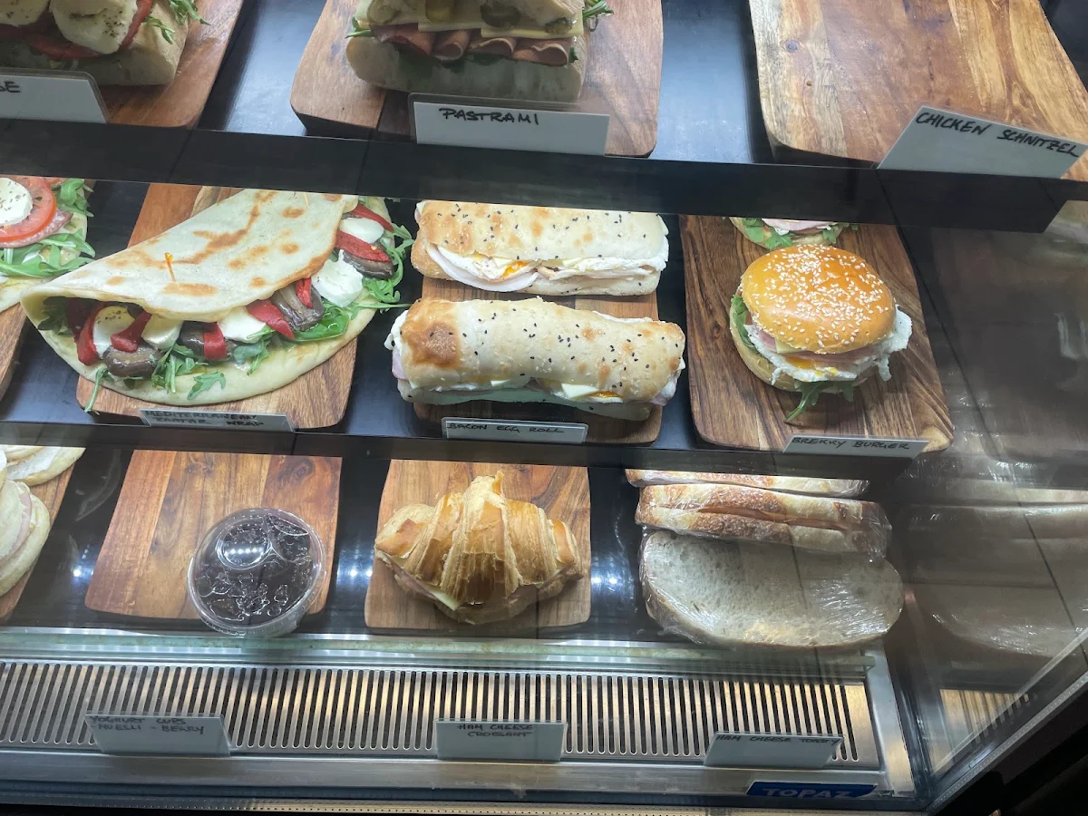 Menu, Petit Cafe