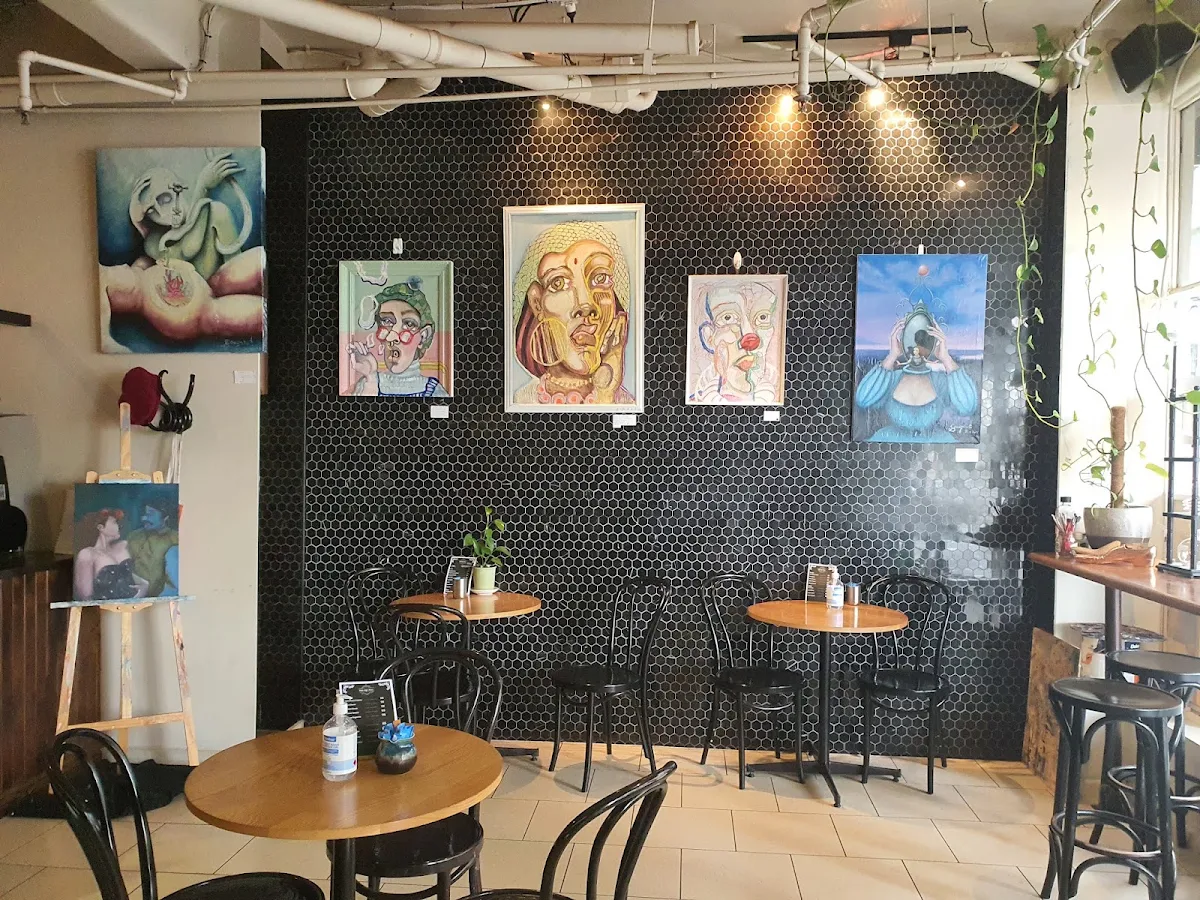 Vibe, Petit Cafe