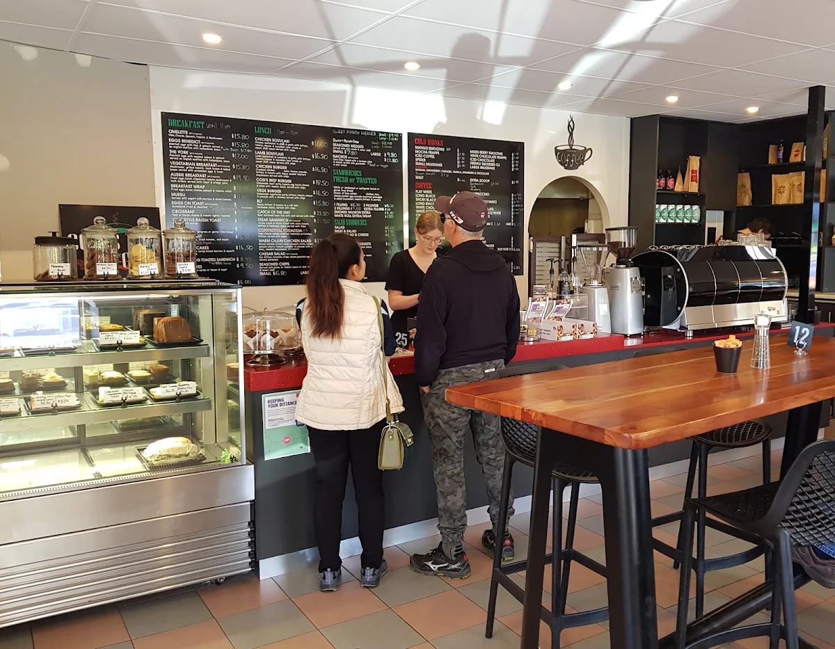 Vibe, Cosi's Café