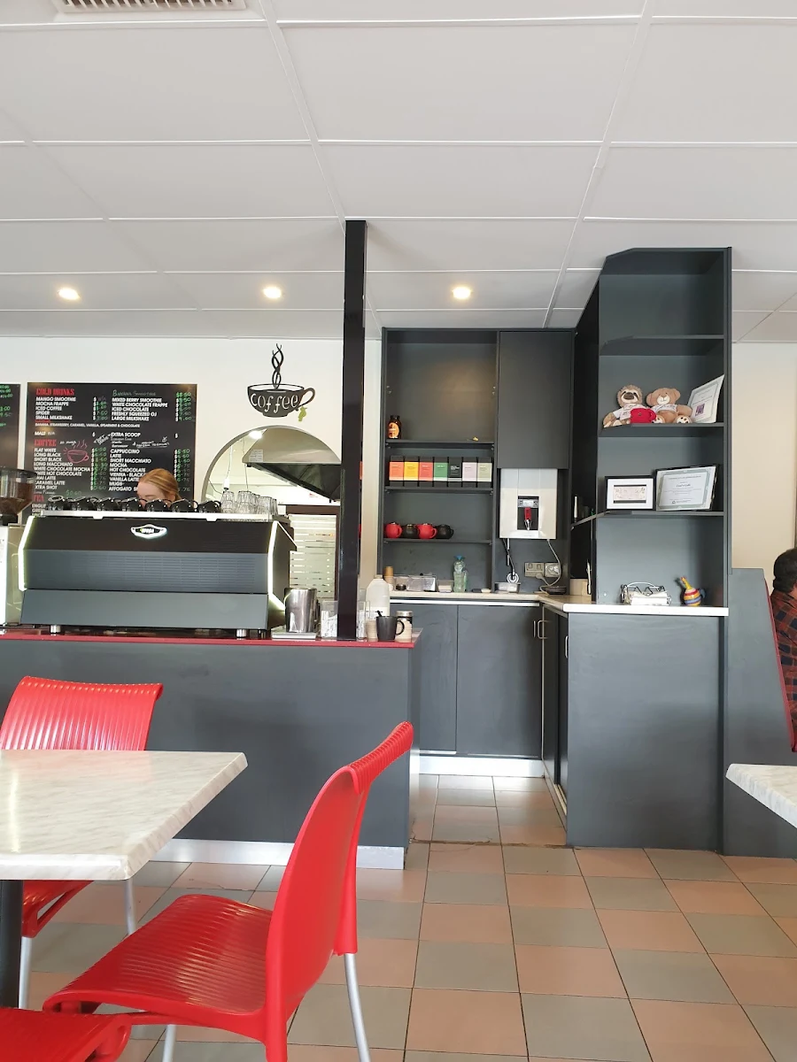 Vibe, Cosi's Café